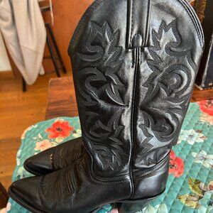 Womens vintage J. Chisolm black  boots